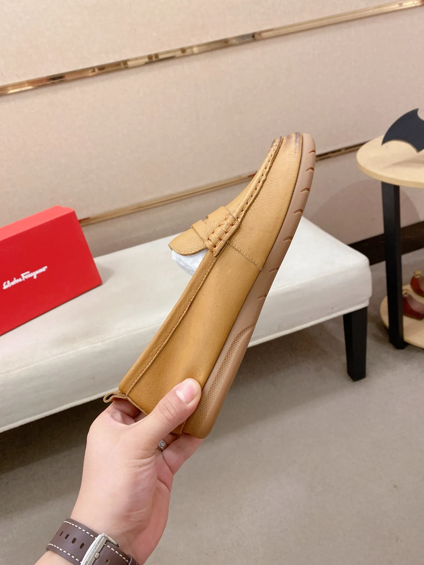 Factory price 500💰 Original Ferragamo men's shoes! The world's top brands...Luxury quality...//Fashion and high-end footwear 👍💪🏻...give you a low-key luxury comfort experience👍. The upper is made of pure Italian imported original cowhide and sweat-absorbent sheepskin lining. It is comfortable and breathable, high-end and classy... luxurious and noble!! .. OEM factory shipment [Hug] stall.. Original board. Welcome to taste..38--44.